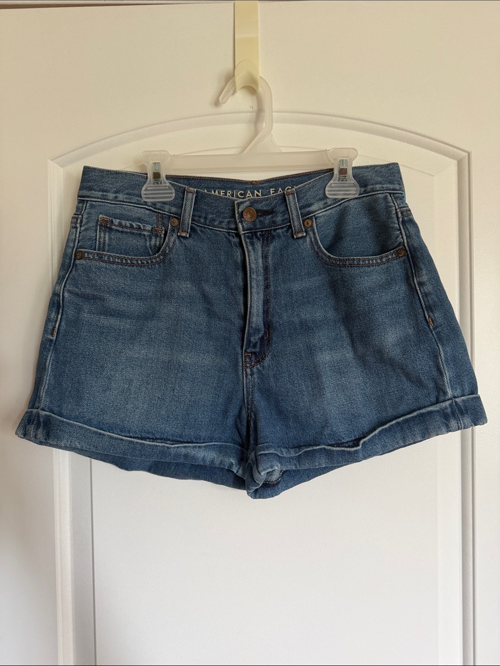 Women’s American Eagle Outfitters Rolled Hem Denim Jean Shorts Blue Size 6